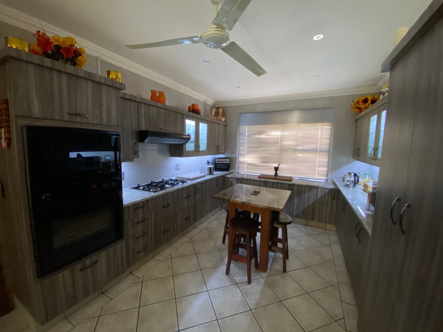 8 Bedroom Property for Sale in Grimbeeck Park North West